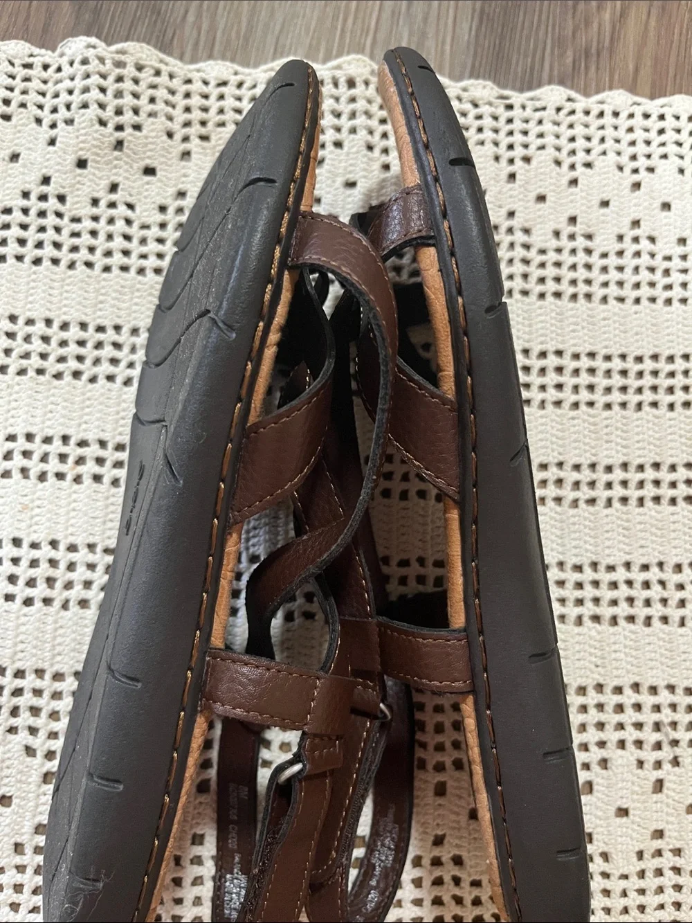 b.o.c. Brown Leather-Look Crossover Strap Sandals women’s size 8